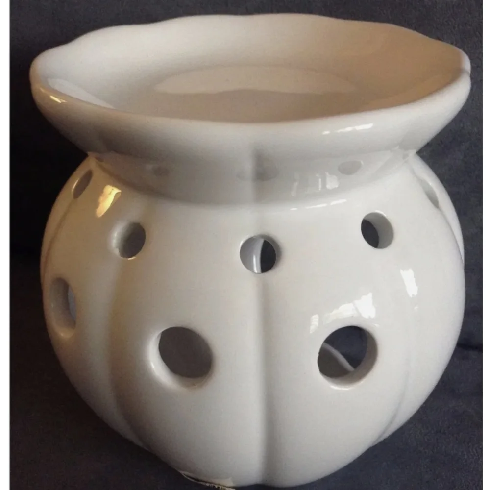 FARMHOUSE CERAMIC WHITE WAX WARMER & 7 WAX TARTS  - SCENTS & WARMER RETIRED BNWT